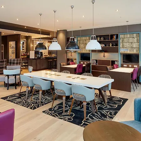 Premier Inn Hamburg City Centre-2